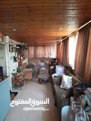  8 شقه للبيع طابق ثاني مساحتها 112مترطلوع مدرسه الشاملة ماجره.ثلاثه غرف وحمامين وبرندا كبيره وممر