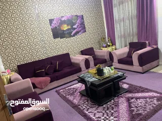  1 طقم كنب مستعمل بحالة الوكاله  استعمال بسيط سعر الشراء  تفصيل 700 دينار البيع 250