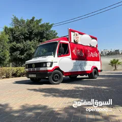  2 شاحنة مشروبات و حلويات