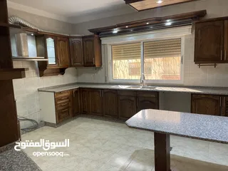  4 ‎شقة مميزة للبيع في منطقة ام السماق مساحة 213 متر