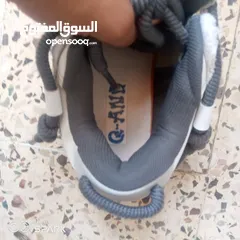  4 بوت كثير كثير مرتب البوت ما شاء الله احسن من هيك مفش البوت زي ما مبين بالصورة لون رمادي