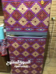  2 عدد 2تلاجه للبيع التلاجه البيصه يدها غاز والتانيه شغاله مافيها ولاشي للبيع المستعجل بدواعي السفر