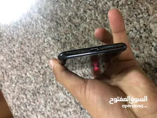  5 آيفون 11pro max التلفون نضيف جدا بس مغير بطاريه و الشاشه فيها شعر