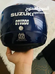  2 خوذة دراجة SUZUKI جيد جداً