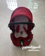  2 Chicco infant car seat and carry cot - مقعد سيارة وكوت أطفال تشيكو