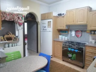  4 شقه للبيع في جبل التاج