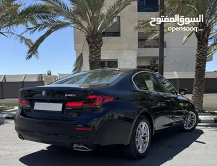  2 Bmw 520i 2022 للبيع ممشى (6) آلاف كيلو فقط
