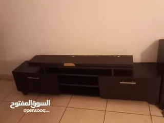  2 خزانة شاشة مع رف للبيع المستعجل الموقع عمان