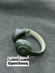  12 20+ Headphones available  Oh specs only (brand - Sony Boss Apple Beats JBL etc,.)