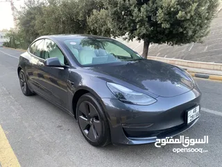  23 Tesla Model 3  موديل 2023 جمرك جديد  فحص أوتوسكور B+ بدفعة لا تقل عن 10 الاف دينار