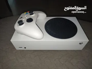  1 Xbox Series S (used by a student)