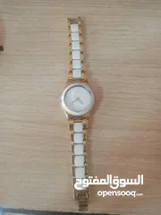  1 ساعة swatch نسائية ذهبية