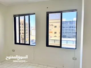 6 ‏مكتب سوبر تجاري في شارع الجاردنز