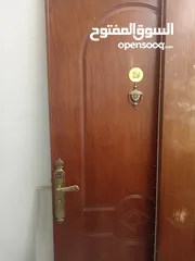  2 باب خشب 98*215 مستعمل معاه كل شي كامل