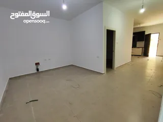  11 شقة ارضية مع ساحه غير مفروشة للايجار في سردا