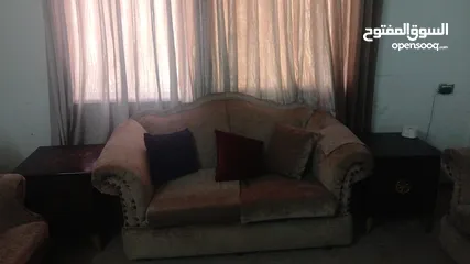  1 كنب وكورنر وغرفة نوم وثلاجة للبيع المستعجل
