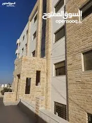  1 شقه فاخره للبيع وبسعر مغري من المالك مباشره للجادين التواصل على الرقم الموجود ابو محمد