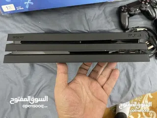  4 للبيع بلاستيشن ps4 pro 1T نظيف جداا