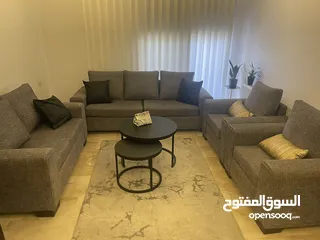  4 للبيع طقم كنب 7 مقاعد – بحالة ممتازة