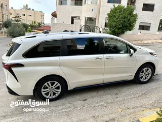  7 2021 Toyota Sienna Platinum Hybrid AWD