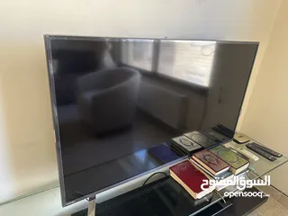  1 Toshiba smart TV  50' الشاشة بحاجة صيانة