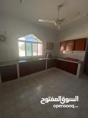  4 شقة واسعه ف العذيبه قريبه من بنك وطني العماني