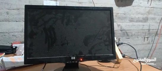  3 شاشه HP 2031a للبيع وسعر ممكن التفاوض عليه  بحاله ممتازه ومع كل اغراضها