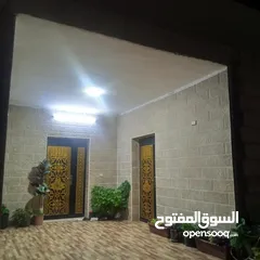  7 بيت مستقل طابقين واجهه حجر  مسور