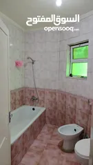  11 شقة ثلاث غرف نوم وحمامين من المالك