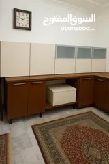  2 مطبخ خشب جوايكو مميز شبه جديد للبيع بالسعر مميز جدا المطبخ عبارة عن 3 واجهات بحالة الوكالة مميز جدا