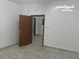  5 شقة طابق ثاني للإيجار في حي نزال بالقرب من شارع الدستور