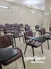  1 كرسي محاضرات اوفال منجد ذراع متحرك للمراكز الثقافية والقرآنية