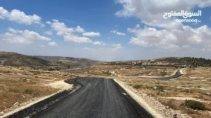  11 ارض تقع على 3 شوارع مساحه  (1100) دونم و100م للبيع من المالك _ شارع مادبا الغربي - مقابل بلدية حسبان