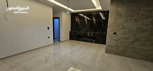  6 شقه مميزه للبيع طابق اول بسعر مغري من المالك مباشره