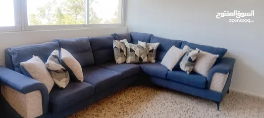  3 Are you looking for that particular contemporary living room set? Then look no further.