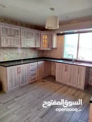 1 شقه فارغه سوبر ديلوكس مساحة 130 متر طابق ثاني بدون مصعد قرب بوابة اللوازم ودوار العيادات
