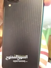  3 هاتف سامسونج مجرح ضهره شوي من الكفر معاه كفر اصلي وكمان واحد مش اصلي