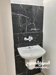  12 شقة للايجار حلحول الشارع الرئيسي