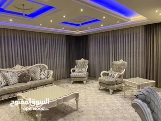  15 شقة شبه طابقية سوبر ديلوكس بمساحة 284m