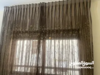  1 برادي فوال لون بني و اخضر حاله ممتازة 197 سم للشباك