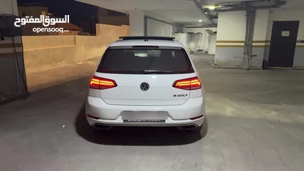  4 E GOLF 2019 50k km  اي جولف 2019 ممشى 50 الف كيلو فقط  السياره بحاله ممتازه و لا تحتاج شيئ
