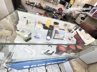  2 محل اجهزه خلويه واكسسواراتها للبيع بداعي السفر