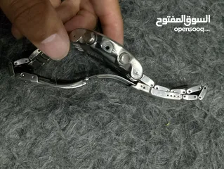  3 ساعتين للبيع ساعه بحالة جيدة