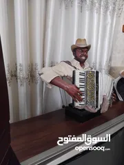  1 عازف الأكورديون