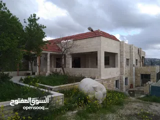  11 قطعه ارض مميزه  للاستثمار بسعر مغري مع منزل في اربد للبيع