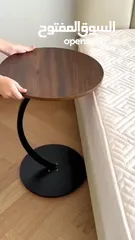 11 طاولة جانبية مستديرة شكل C – تصميم عصري أنيق، خشب MDF وهيكل حديد متين، تتحمل 20 كغم مثالية وانيقة