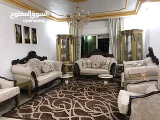  5 طقم كنب ملوكي 9 مقاعد فخم ومرتب وتقيل بحاله ممتازه