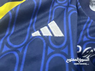  4 قميص نادي النصر السعودي القميص اصلي 100٪من اديداس وليس عليه شئ طباعة استعماله تحت المتوسط لاكنه جديد