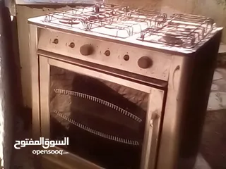  1 فرن شغال %%فقط بحاجه  الى روس من فوق والله يبارك لصاحب النصيب الموقع عين الباشا المضمار وبسعر رمزي