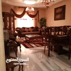  11 شقة  للبيع